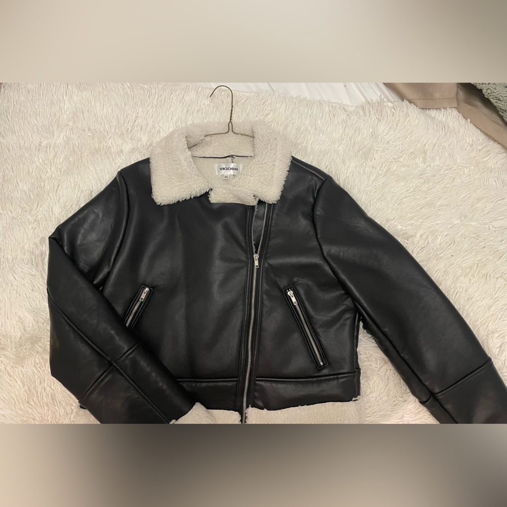 Women's Leather Jacket w/ Collar